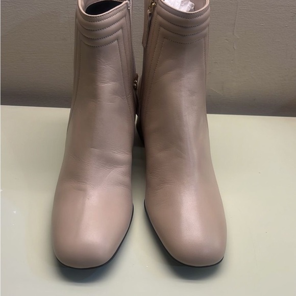 MADE IN ITALY GIOVANNA GRAZZINI Elegant Cream Ankle Boots - Picture 2 of 10